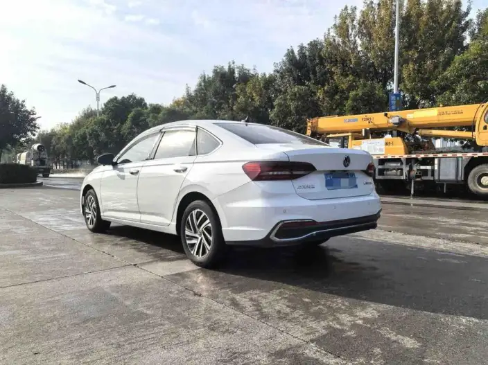 Volkswagen Lavida 2023 Model Facelift 1.5L Automatic Five million editions – фото 4