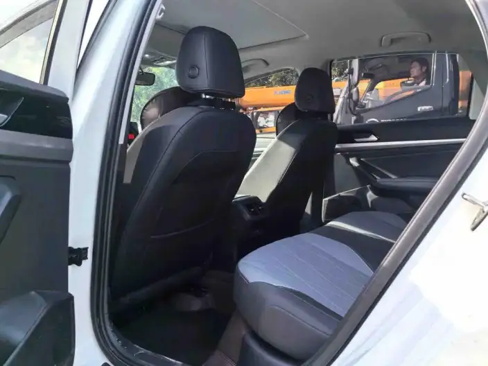 Volkswagen Lavida 2023 Model Facelift 1.5L Automatic Five million editions – фото 9