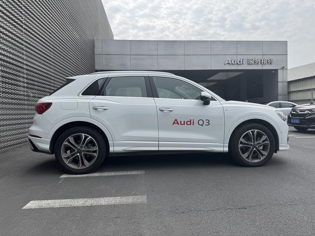 AUDI Q3 2024 40 TFSI Stylish Dynamic – фото 14