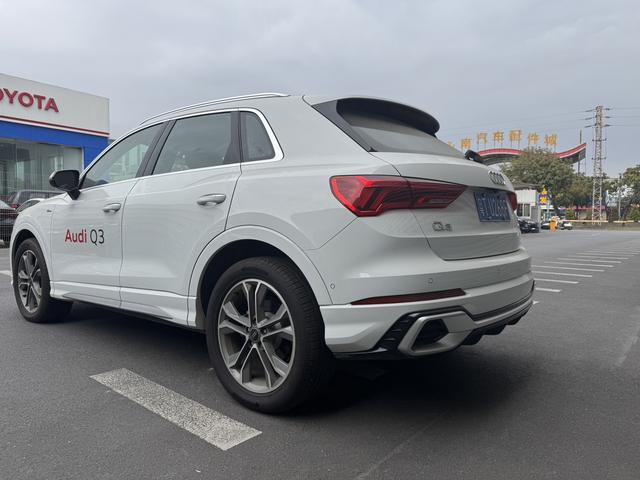 AUDI Q3 2024 40 TFSI Stylish Dynamic – фото 16