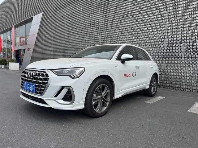 AUDI Q3 2024 40 TFSI Stylish Dynamic – фото 21