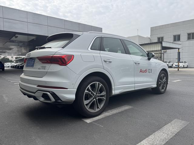 AUDI Q3 2024 40 TFSI Stylish Dynamic – фото 25