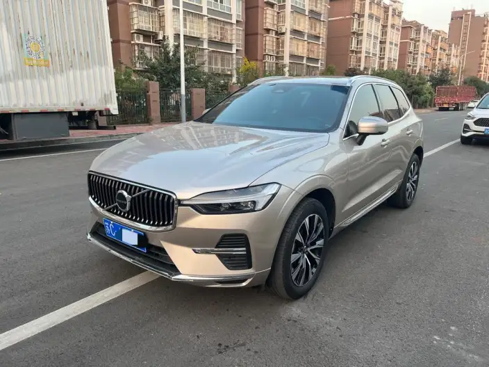 Volvo XC60 2024 Model B5 4WD Smart Range Deluxe Edition – фото 1