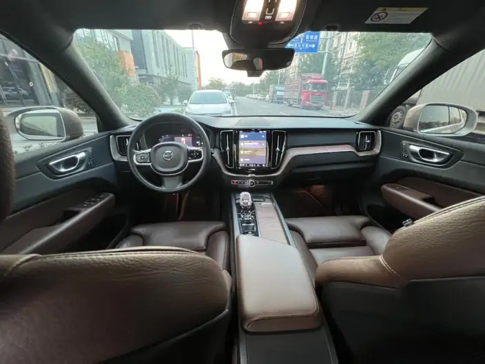 Volvo XC60 2024 Model B5 4WD Smart Range Deluxe Edition – фото 9