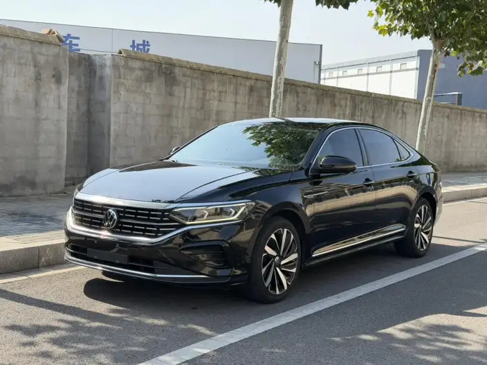 Volkswagen Passat 2022 Model 330TSI Deluxe Edition – фото 1