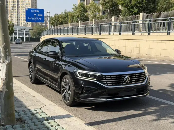 Volkswagen Passat 2022 Model 330TSI Deluxe Edition – фото 3