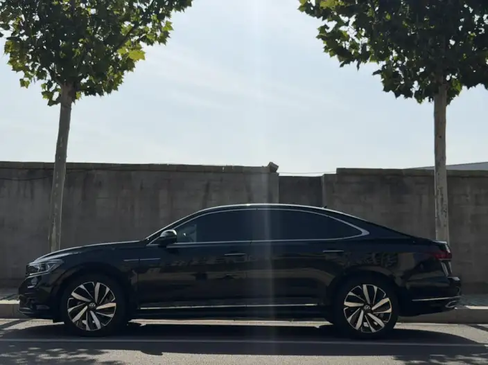 Volkswagen Passat 2022 Model 330TSI Deluxe Edition – фото 4