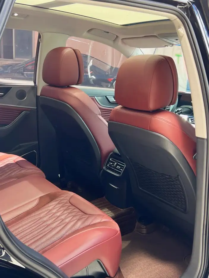 Hongqi HS5 2023 Model 2.0T Flag Xiang Pro Edition – фото 8