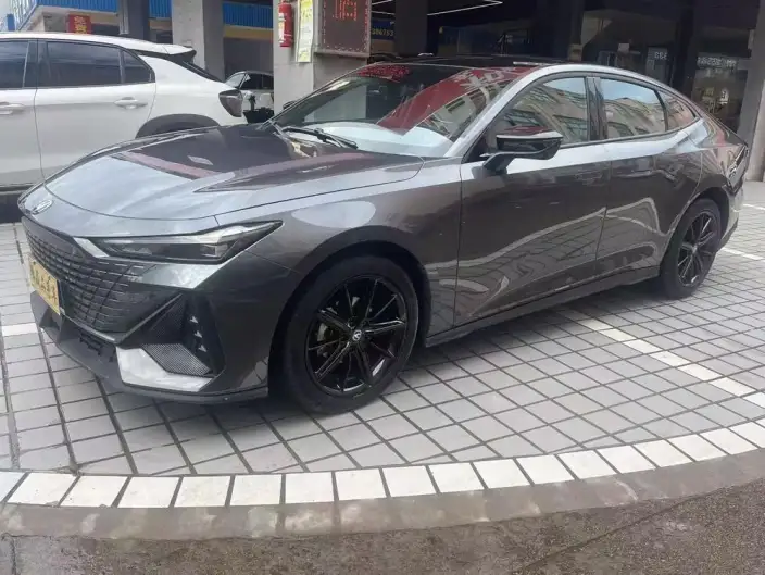 Changan UNI-V 2023 Model 1.5T Noble Model – фото 1