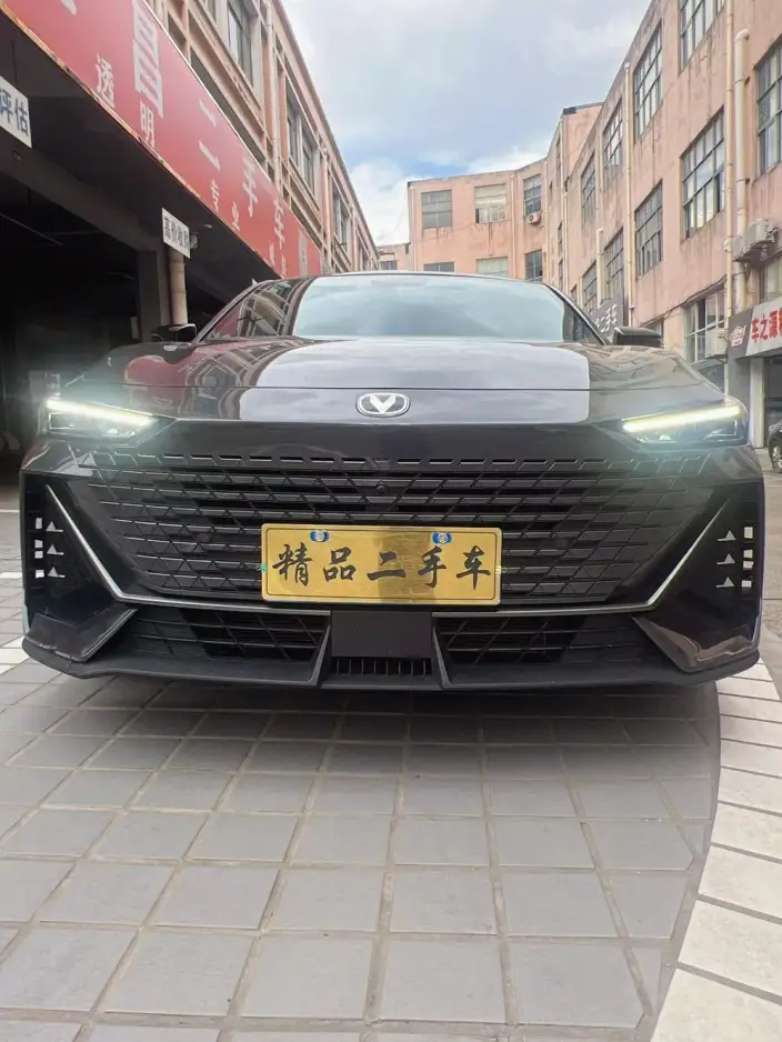 Changan UNI-V 2023 Model 1.5T Noble Model – фото 2