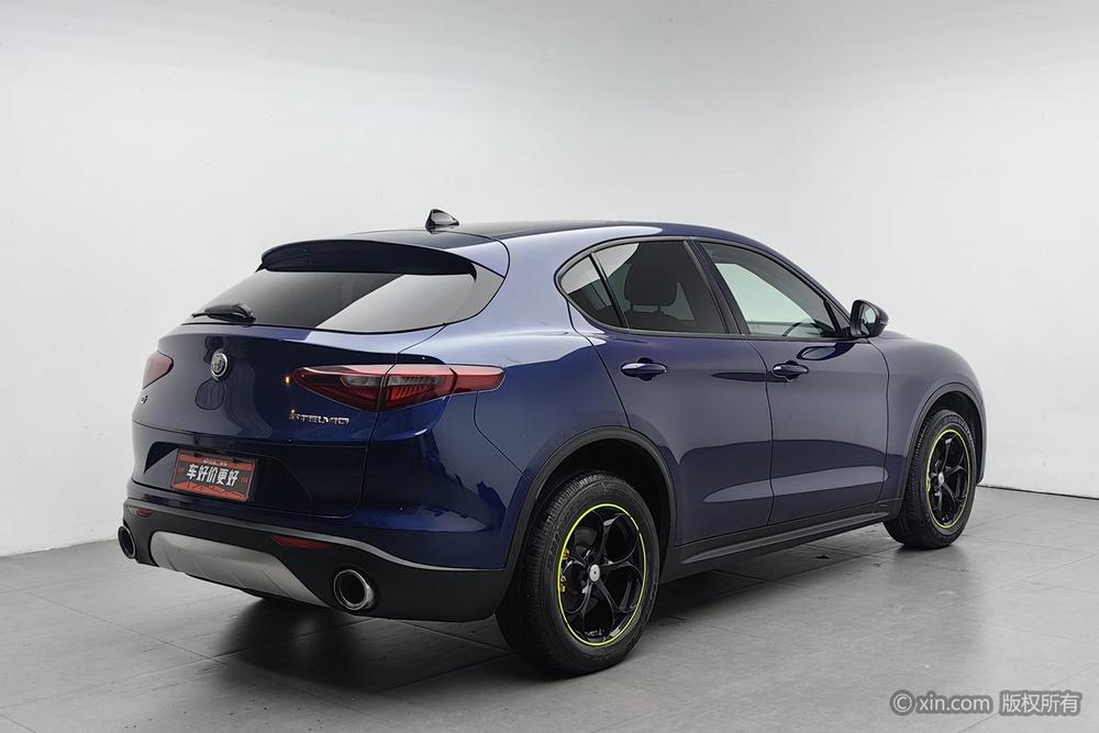 Al f a Romeo Stelvio 2017 модификация 2.0T 200HP Elite Edition