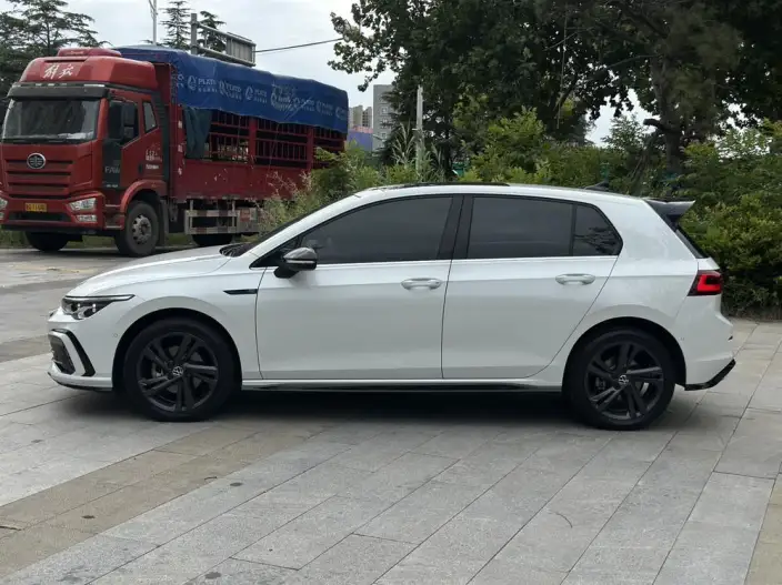 Volkswagen Golf 2024 Model 280TSI DSG R-Line 50 Legend Edition – фото 4