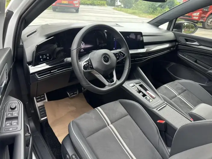 Volkswagen Golf 2024 Model 280TSI DSG R-Line 50 Legend Edition – фото 8