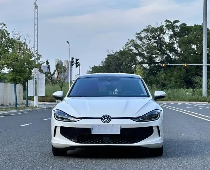 Volkswagen Lamando 2022 Model Volkswagen Lamando L 280TSI DSG Spicy version – фото 2