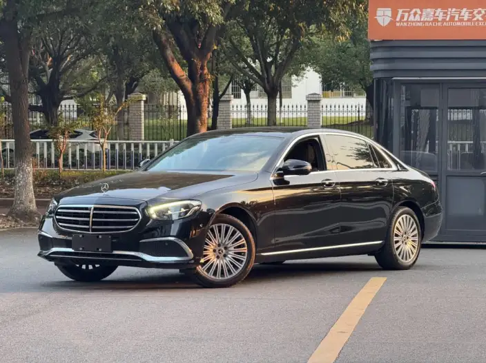 Mercedes-Benz E-Class 2023 Model E 300 L Luxury Model sedan – фото 1