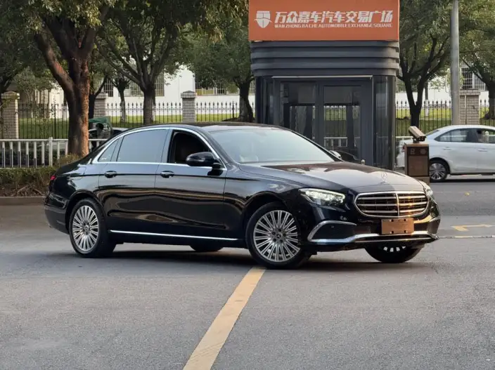Mercedes-Benz E-Class 2023 Model E 300 L Luxury Model sedan – фото 3