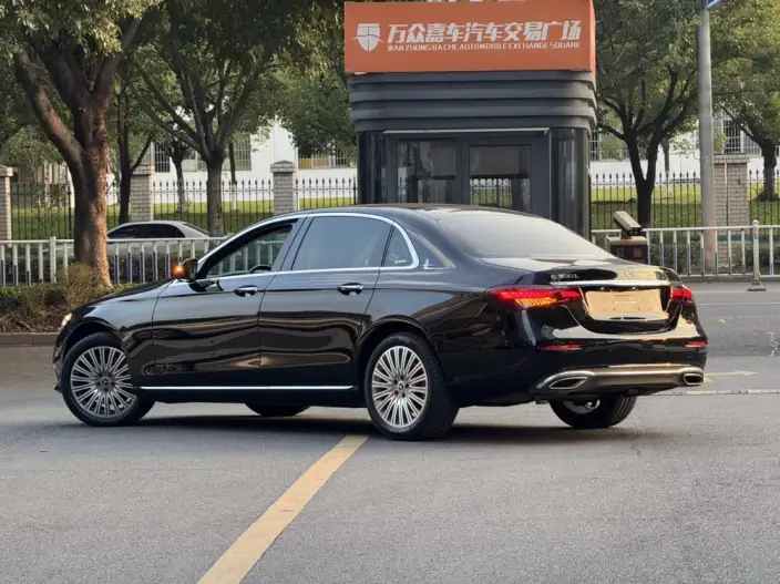 Mercedes-Benz E-Class 2023 Model E 300 L Luxury Model sedan – фото 4