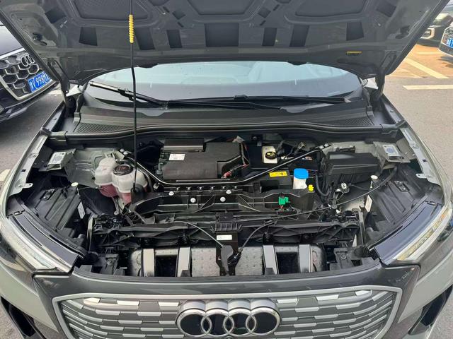 Audi Q4 e-tron 2024 50 e-tron quattro Genesis Night – фото 40