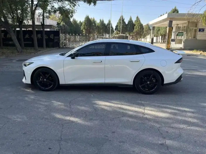 Changan UNI-V 2022 Model 1.5T Smart Pilot Model – фото 3