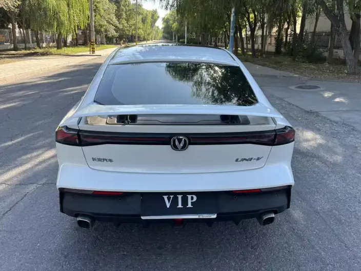 Changan UNI-V 2022 Model 1.5T Smart Pilot Model – фото 5