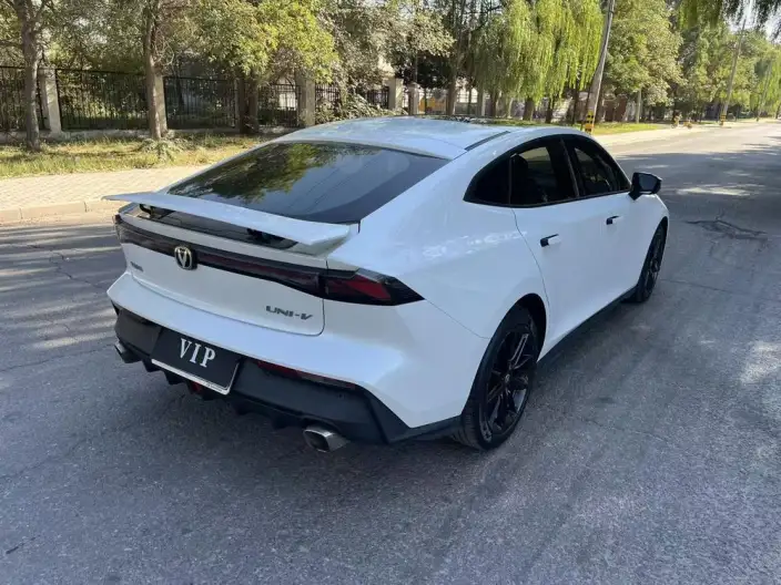 Changan UNI-V 2022 Model 1.5T Smart Pilot Model – фото 6