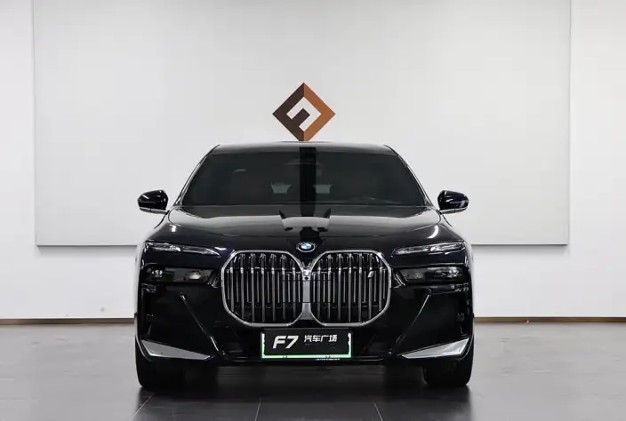 BMW i7 2023 Model eDrive50L Exclusive Model M Sports Set – фото 2