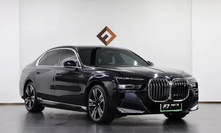 BMW i7 2023 Model eDrive50L Exclusive Model M Sports Set – фото 3
