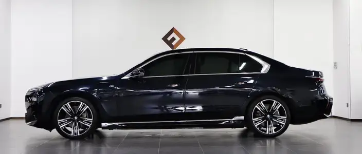 BMW i7 2023 Model eDrive50L Exclusive Model M Sports Set – фото 4