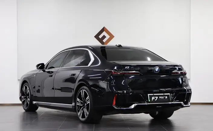 BMW i7 2023 Model eDrive50L Exclusive Model M Sports Set – фото 5