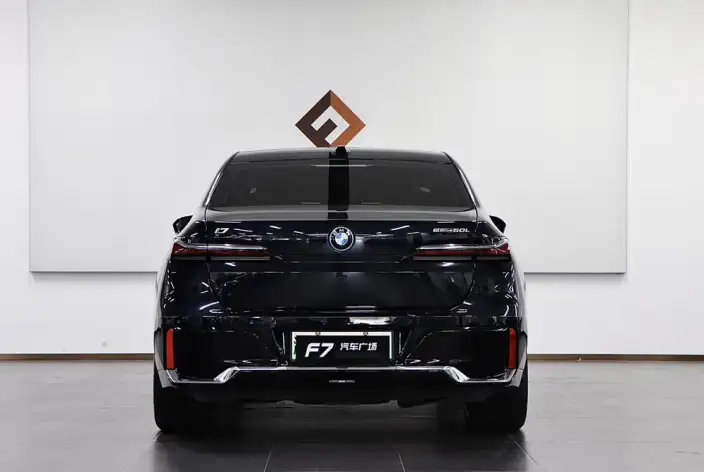 BMW i7 2023 Model eDrive50L Exclusive Model M Sports Set – фото 6
