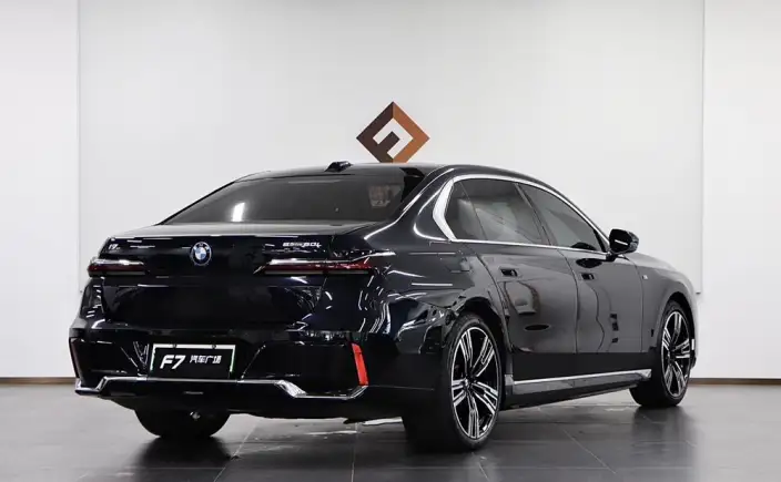 BMW i7 2023 Model eDrive50L Exclusive Model M Sports Set – фото 7