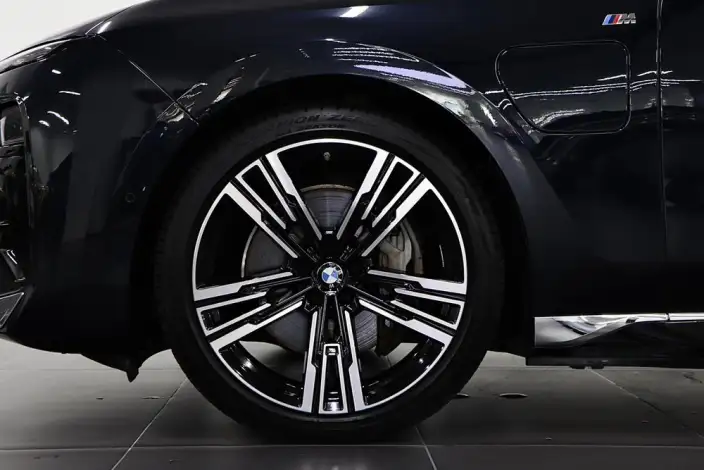 BMW i7 2023 Model eDrive50L Exclusive Model M Sports Set – фото 8