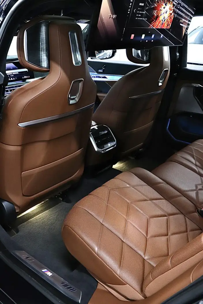 BMW i7 2023 Model eDrive50L Exclusive Model M Sports Set – фото 10