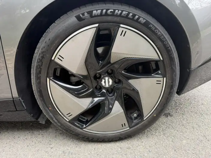 HiPhi Z 2023 Model 4 seat Edition – фото 6