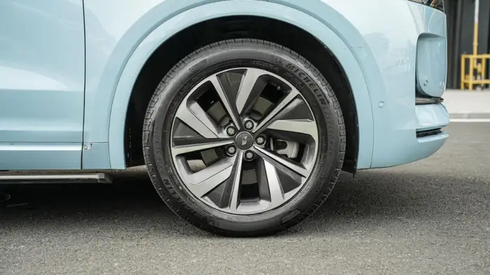 Li Auto ONE 2021 Model Extended Range 6 seat Edition – фото 9