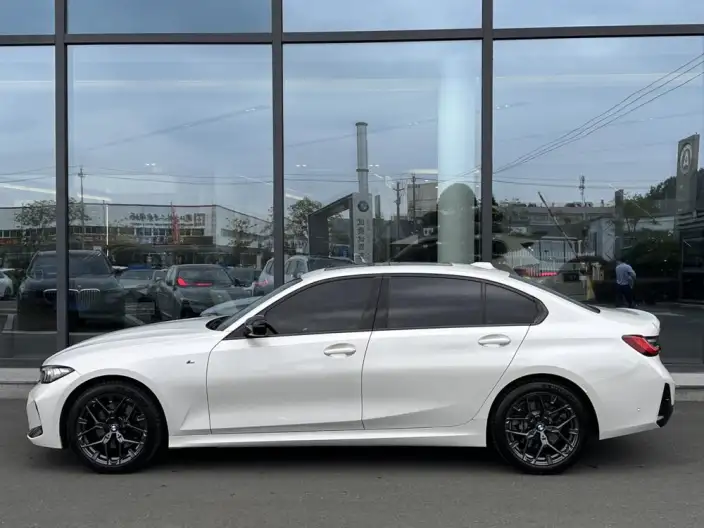 BMW 3 Series 2025 Model 330Li M Sports Night Set – фото 3