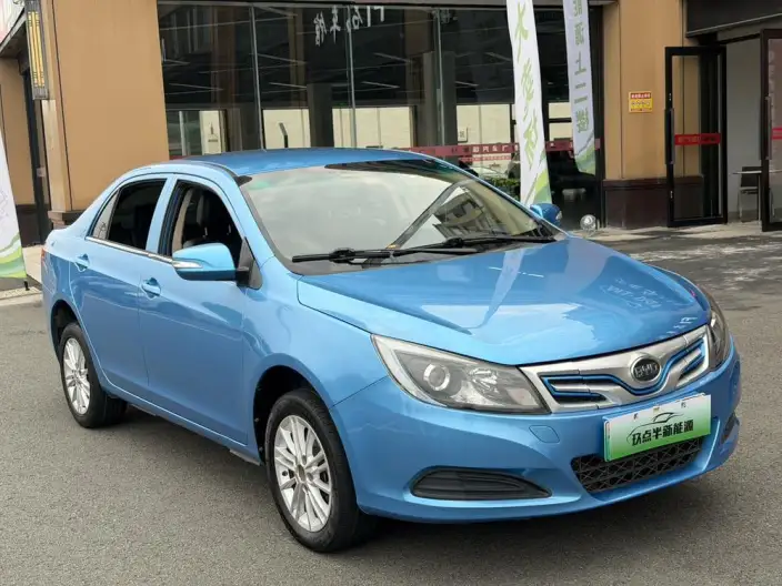 BYD E5 2017 Model 300 Zunrong Model – фото 3