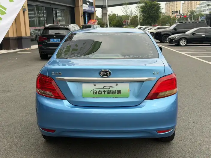 BYD E5 2017 Model 300 Zunrong Model – фото 5