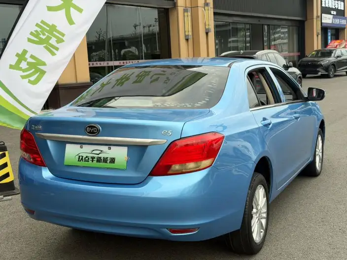 BYD E5 2017 Model 300 Zunrong Model – фото 6