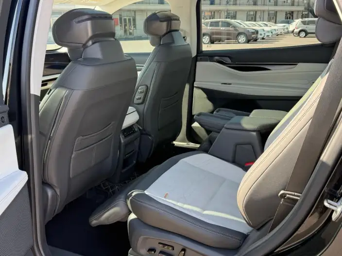 Ford Edge 2023 Model Ford Edge L 2.0T EcoBoost 4WD VII seat Supreme Model – фото 9