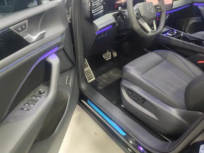 Volkswagen Tiguan L 2026 Model Pro 380TSI 2WD R-Line Smart collar Edition – фото 8
