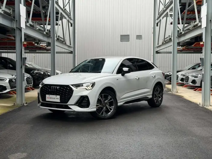 AUDI Q3 Sportback 2024 Model 40 TFSI Fashion Model – фото 1
