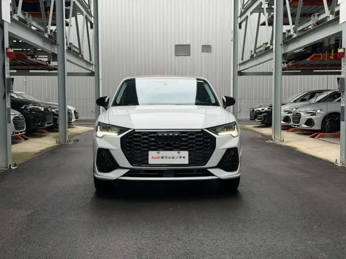 AUDI Q3 Sportback 2024 Model 40 TFSI Fashion Model – фото 2