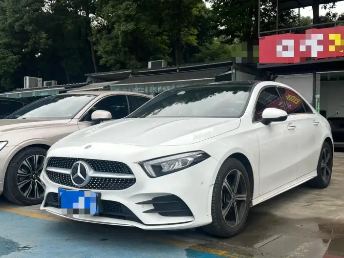 Mercedes-Benz A-class 2022 Model A 200 L Sports sedan Dynamic Edition – фото 1
