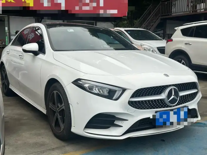 Mercedes-Benz A-class 2022 Model A 200 L Sports sedan Dynamic Edition – фото 3