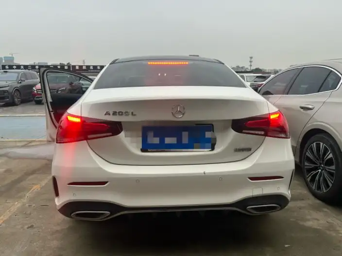 Mercedes-Benz A-class 2022 Model A 200 L Sports sedan Dynamic Edition – фото 5