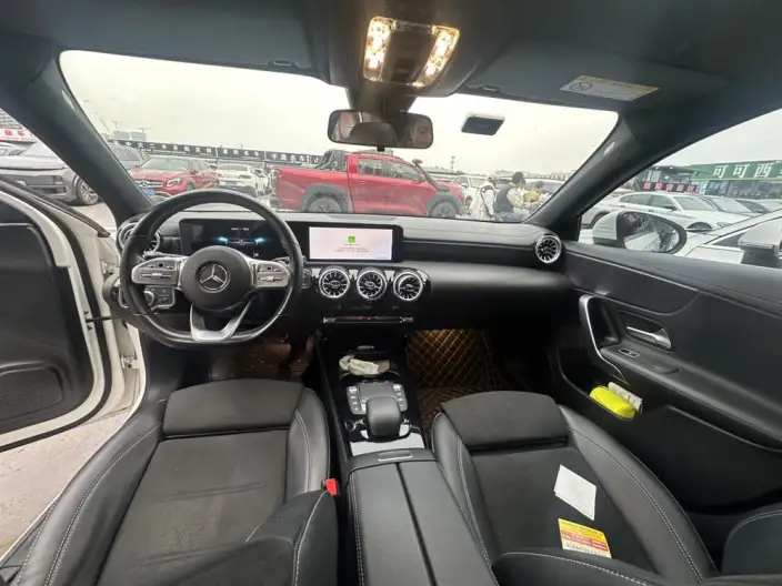 Mercedes-Benz A-class 2022 Model A 200 L Sports sedan Dynamic Edition – фото 6