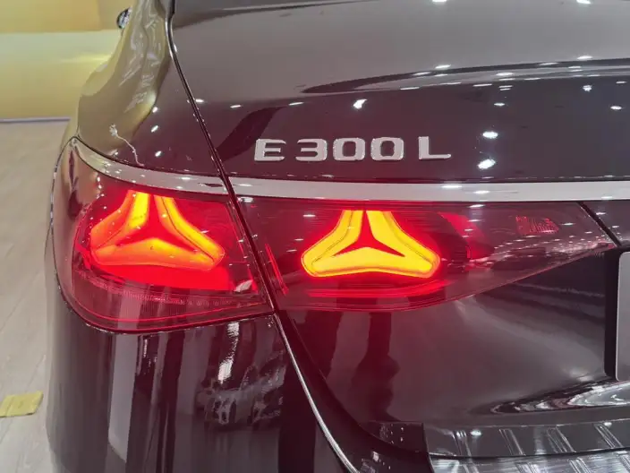 Mercedes-Benz E-Class 2024 Model E 300 L Luxury Model sedan – фото 9