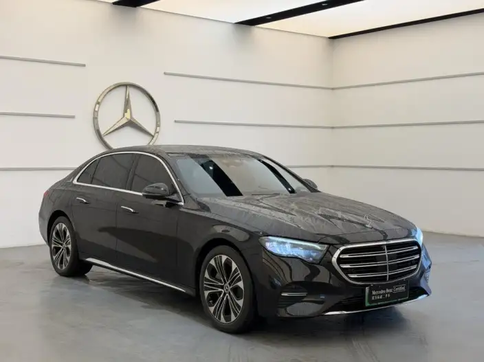 Mercedes-Benz E-Class PHEV 2024 Model E 350 e L sedan – фото 3
