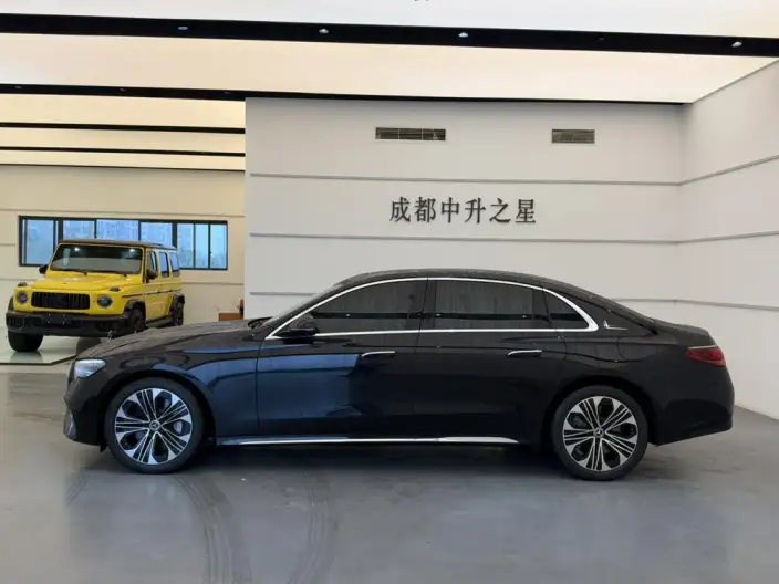 Mercedes-Benz E-Class PHEV 2024 Model E 350 e L sedan – фото 4